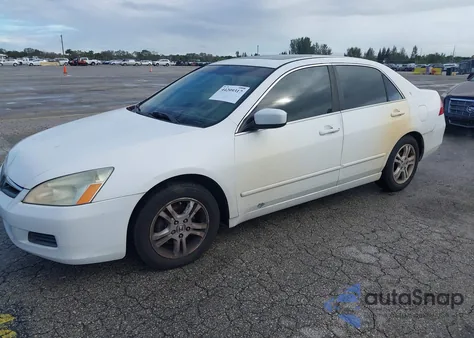 2006 Honda Accord 2.4 Ex z USA, uszkodzony, nr VIN 1HGCM56756A117743